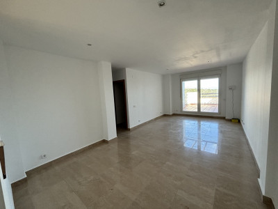 2 Bedroom Middle Floor Apartment in La Duquesa - Image 5