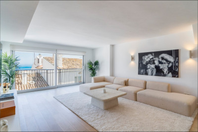 2 Bedroom Middle Floor Apartment in Puerto Banús - Image 4