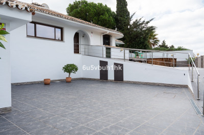 4 Bedroom Detached Villa in Benalmadena - Image 4