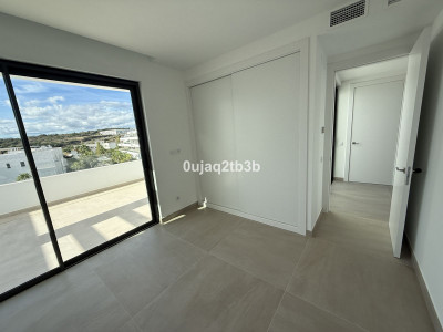 3 Bedroom Penthouse in Estepona - Image 2