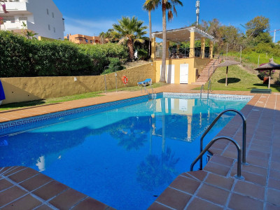 3 Bedroom Top Floor Apartment in Estepona - Image 1