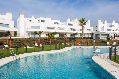 2 Bedroom Middle Floor Apartment in Cancelada - Image 4