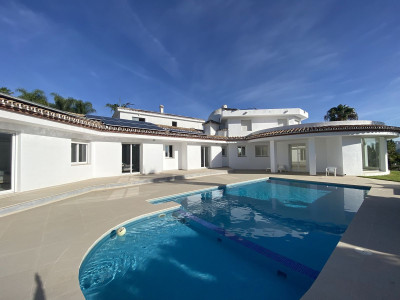 4 Bedroom Detached Villa in El Paraiso - Image 1