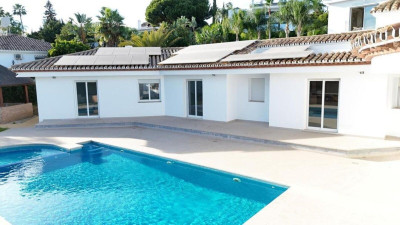 4 Bedroom Detached Villa in El Paraiso - Image 3