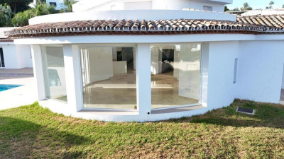 4 Bedroom Detached Villa in El Paraiso - Image 4