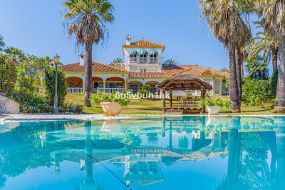 8 Bedroom Detached Villa in Mijas - Image 1