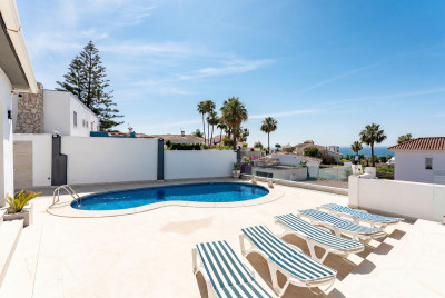 4 Bedroom Detached Villa in Riviera del Sol - Image 3
