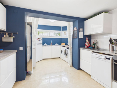 4 Bedroom Townhouse in Selwo - Image 4