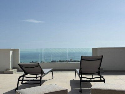 3 Bedroom Top Floor Apartment in Benalmadena - Image 1