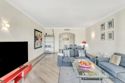 3 Bedroom Middle Floor Apartment in Marbella - Image 4