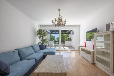 2 Bedroom Top Floor Apartment in Río Real - Image 4