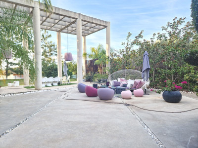 5 Bedroom Detached Villa in Estepona - Image 2