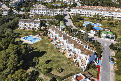 2 Bedroom Ground Floor Apartment in Calahonda - Image 2