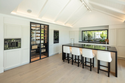 5 Bedroom Detached Villa in Nueva Andalucía - Image 4