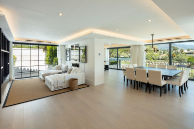 5 Bedroom Detached Villa in Nueva Andalucía - Image 5