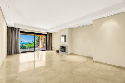 3 Bedroom Ground Floor Apartment in La Quinta - Image 3