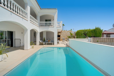 6 Bedroom Detached Villa in Mijas - Image 2