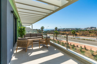 3 Bedroom Middle Floor Apartment in Mijas Costa - Image 2