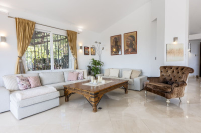 5 Bedroom Detached Villa in El Rosario - Image 4