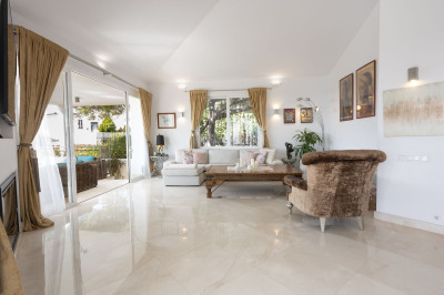 5 Bedroom Detached Villa in El Rosario - Image 5