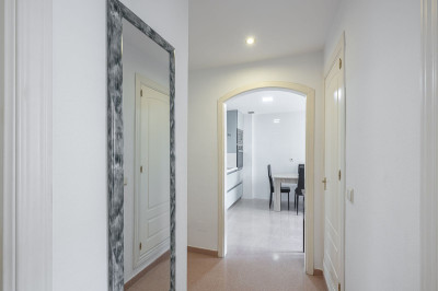2 Bedroom Middle Floor Apartment in San Luis de Sabinillas - Image 4