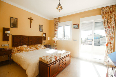 4 Bedroom Penthouse Duplex in San Roque Club - Image 4