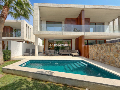 4 Bedroom Semi-Detached House in The Golden Mile - Image 1