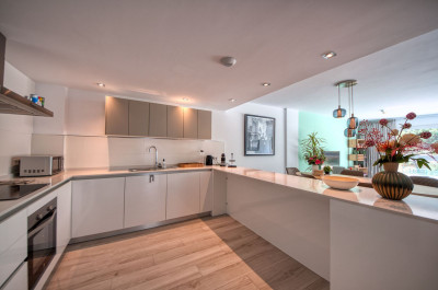 3 Bedroom Penthouse in Benahavís - Image 2