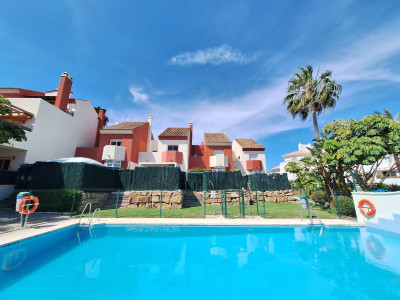 3 Bedroom Townhouse in Estepona - Image 2