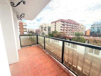 3 Bedroom Middle Floor Apartment in Marbella - Image 2