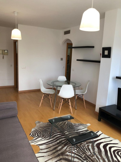 2 Bedroom Middle Floor Apartment in Estepona - Image 3