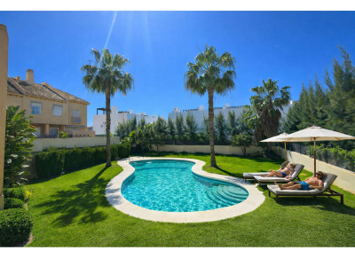 4 Bedroom Townhouse in Calahonda - Image 2