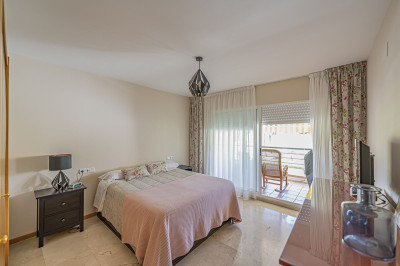 3 Bedroom Middle Floor Apartment in Guadalmina Alta - Image 5