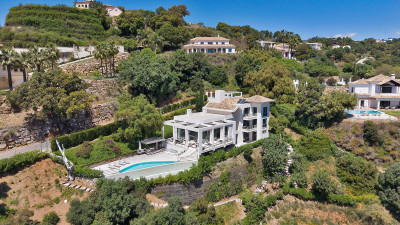 5 Bedroom Detached Villa in Benahavís - Image 1