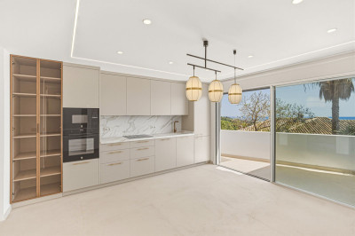 4 Bedroom Townhouse in Altos de los Monteros - Image 2