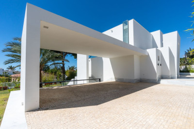 6 Bedroom Detached Villa in Marbesa - Image 5