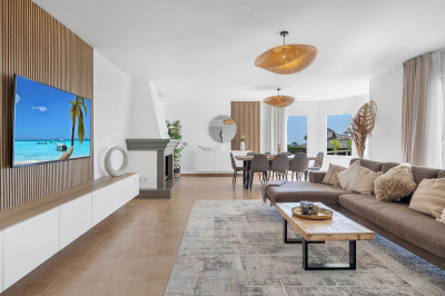 6 Bedroom Detached Villa in Estepona - Image 4