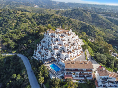 2 Bedroom Penthouse Duplex in Estepona - Image 3