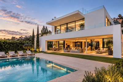 5 Bedroom Detached Villa in The Golden Mile - Image 1