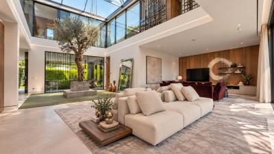 5 Bedroom Detached Villa in The Golden Mile - Image 2