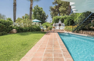 5 Bedroom Townhouse in Marbella - Image 2