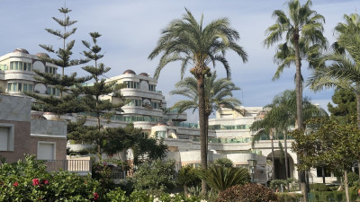 3 Bedroom Middle Floor Apartment in Puerto Banús - Image 2
