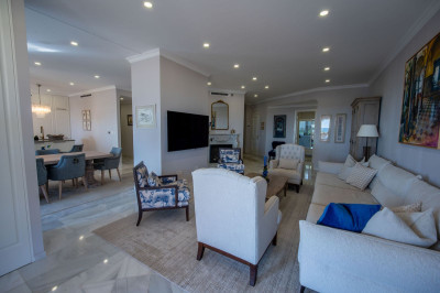 5 Bedroom Middle Floor Apartment in Río Real - Image 2