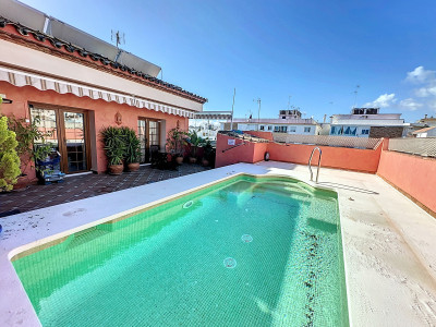 7 Bedroom Townhouse in Estepona - Image 2