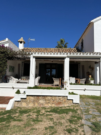 4 Bedroom Detached Villa in New Golden Mile - Image 2