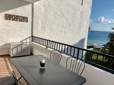 1 Bedroom Middle Floor Apartment in Calahonda - Image 5