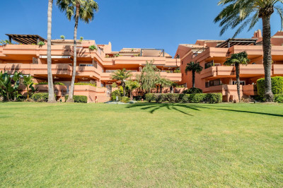 2 Bedroom Ground Floor Apartment in Puerto Banús - Image 1
