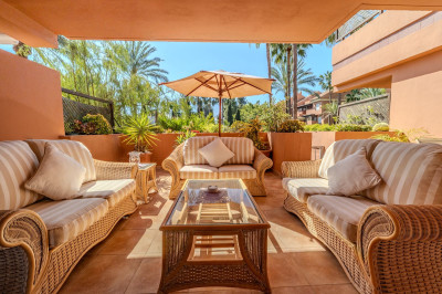 2 Bedroom Ground Floor Apartment in Puerto Banús - Image 2