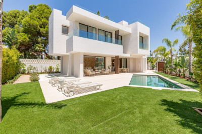 5 Bedroom Detached Villa in Puerto Banús - Image 1