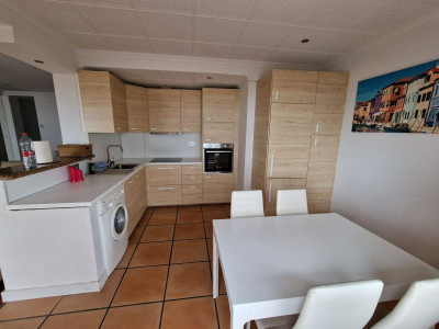 2 Bedroom Middle Floor Apartment in Estepona - Image 5